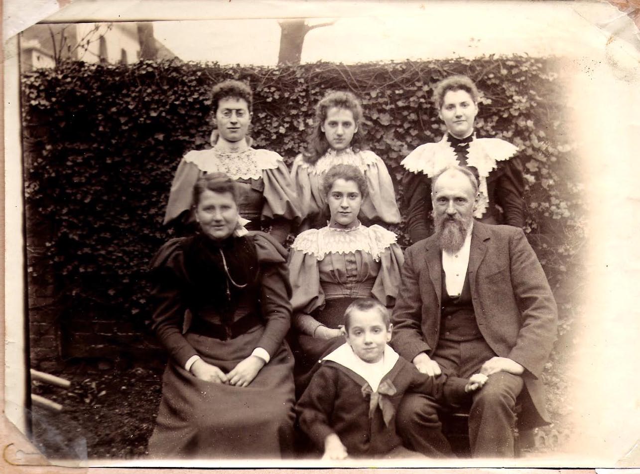 Thomas and Ketura, with Kate, Elsie and Edith, l to r back row, Hilda, middle and Donald in front circa 1895