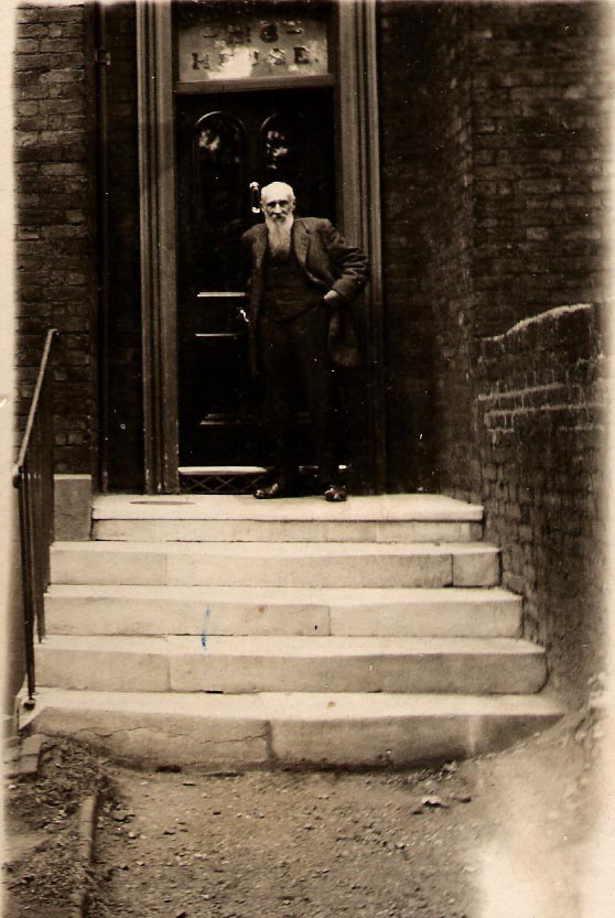 Thomas BEARMAN on steps of 8 Tudor Road