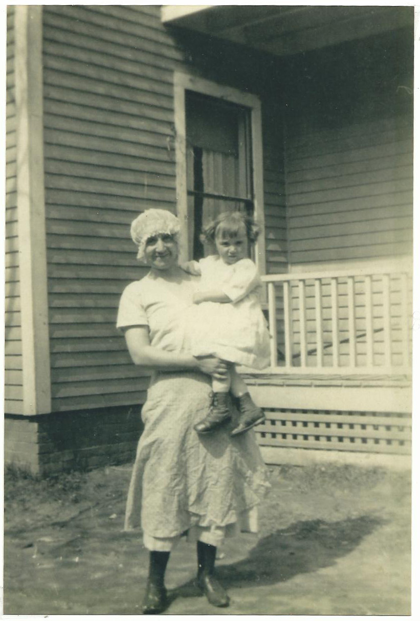 Beatrice Lillian Norton and daughter Beatrice, c. 1922