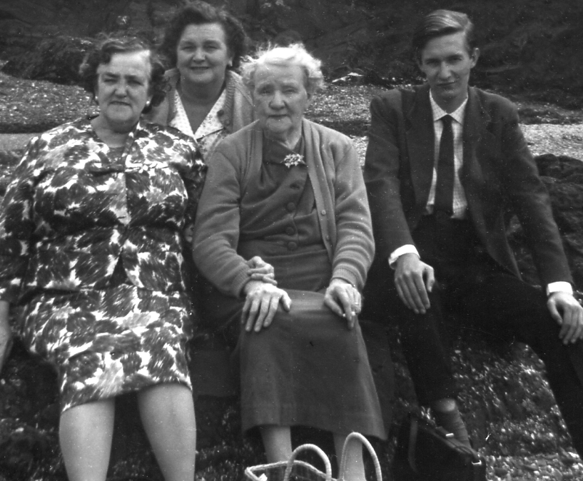 Derek James Wordley with Louisa Lloyd and Emily Lloyd. The elder lady in the picture is known as ‘Granny’ Lloyd. Thanks to Wordley family tree on ancestry.